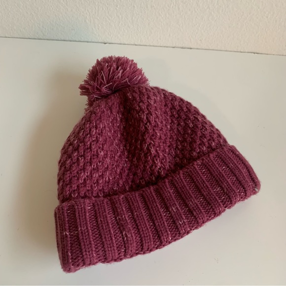 Jack Wolfskin Women’s Highloft Knit‎ Cap ,raspberry, fluffy Pom on top. One size - Picture 3 of 9